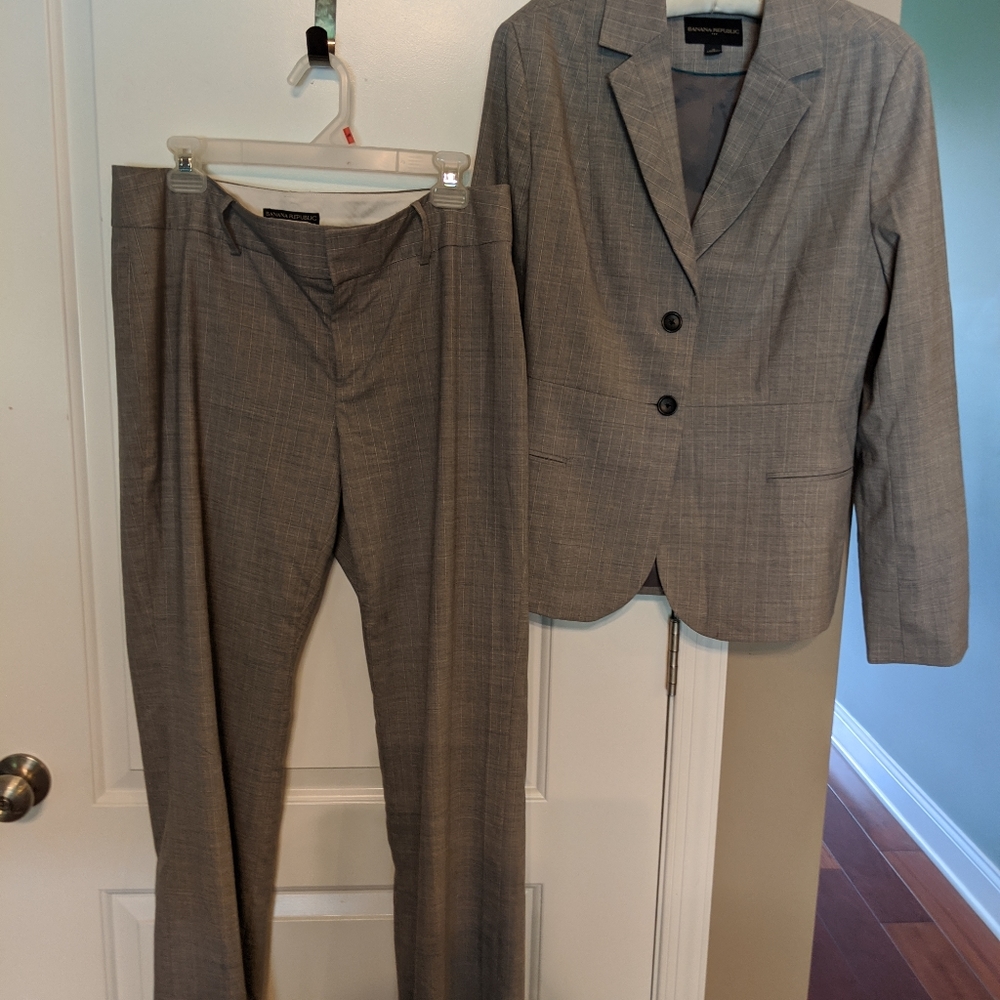 Banana Republic suit